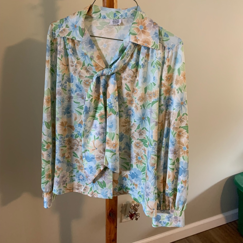 Vintage 1970s floral blouse